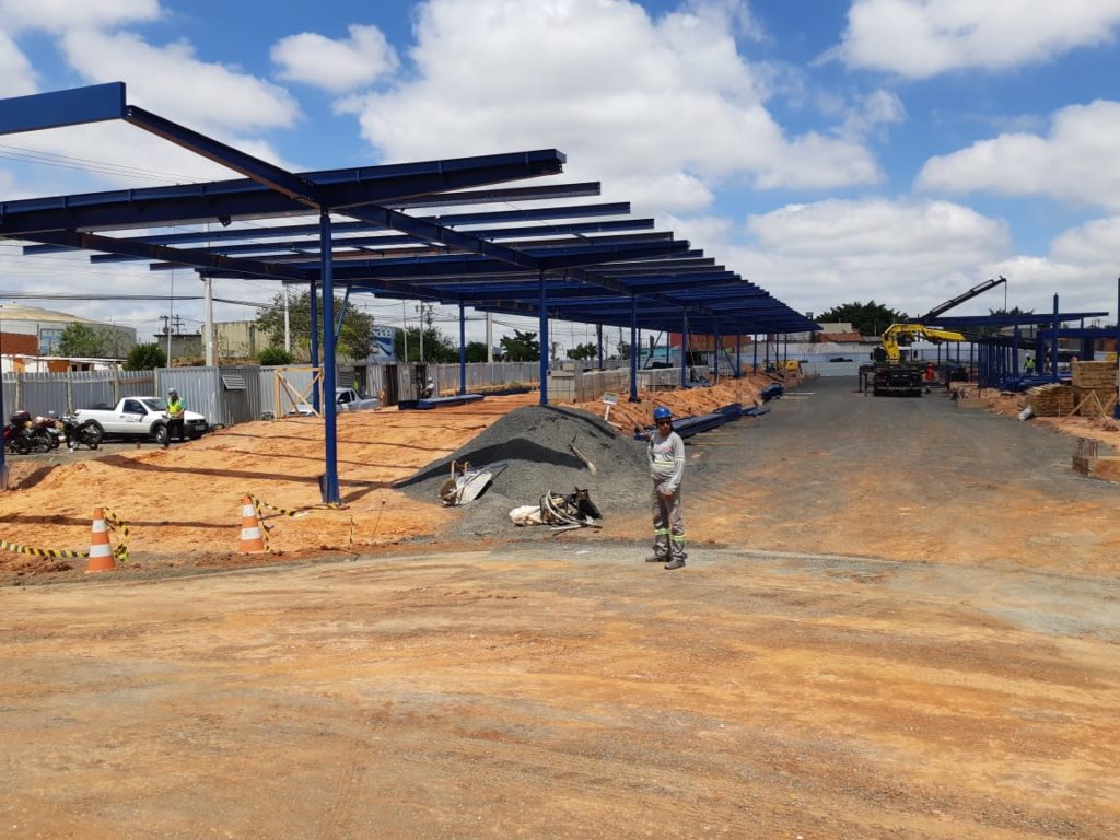 Plataformas de embarque do novo Terminal Vitória Régia são montadas; obras fazem parte do BRT