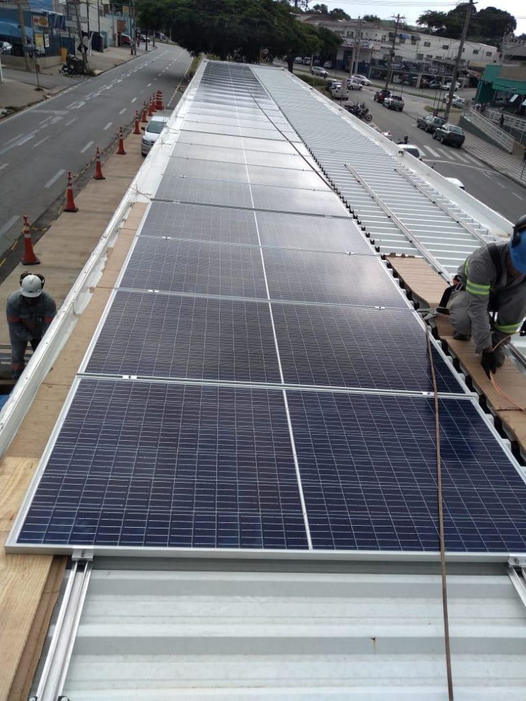 Sustentabilidade: primeiras placas de energia fotovoltaica são instaladas no Corredor BRT Itavuvu